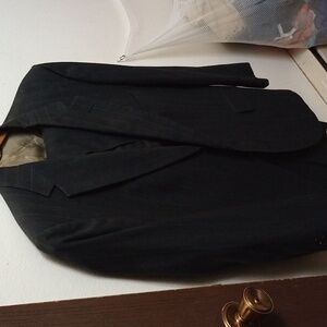 Jonny Carson men's suit set. Size 44/39